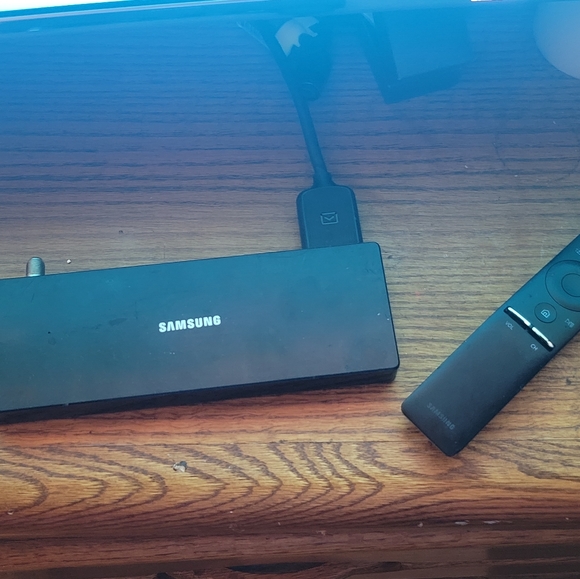 Samsung 65" quantum dot LED CURVED smart TV - Picture 4 of 13